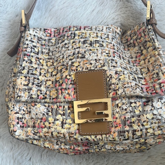 AUTHENTIC FENDI SHOULDER BAG - Picture 3 of 8